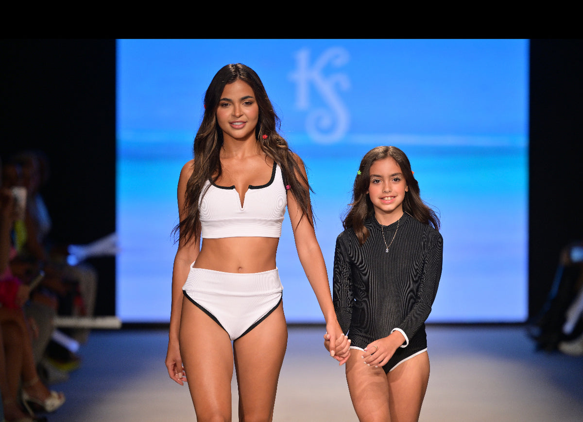 Kiawah Top V Cut- White/Black Trim