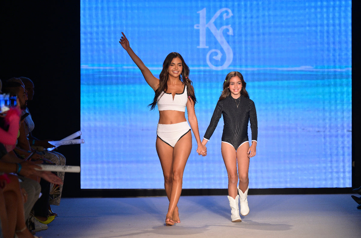 Kiawah Top V Cut- White/Black Trim